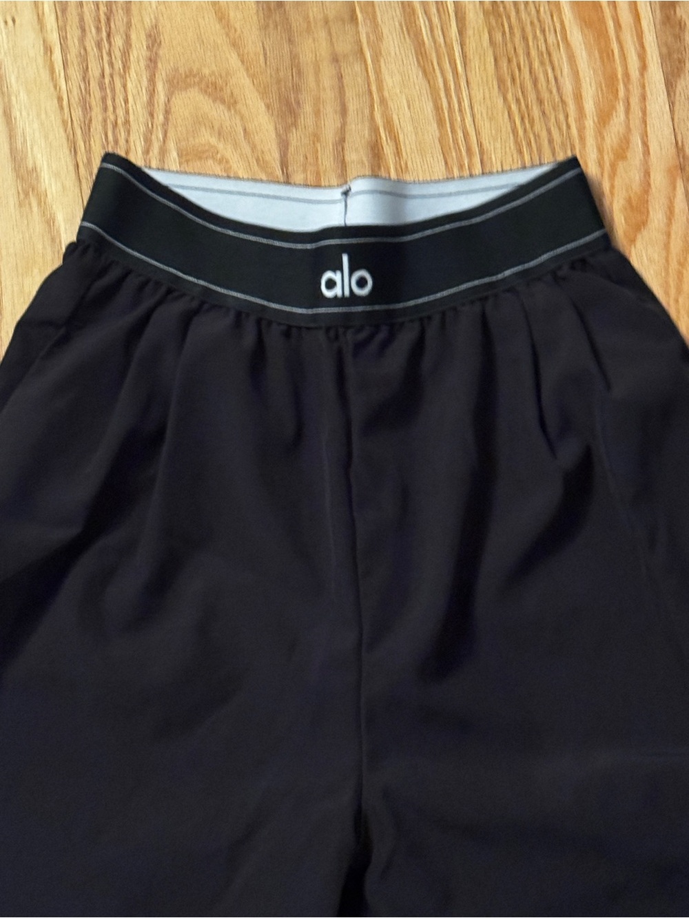 ALO Yoga Black Training Shorts with Contrasting Inner Waistband